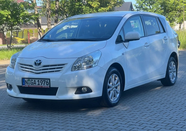 Toyota Verso cena 39900 przebieg: 200000, rok produkcji 2013 z Jasień małe 631